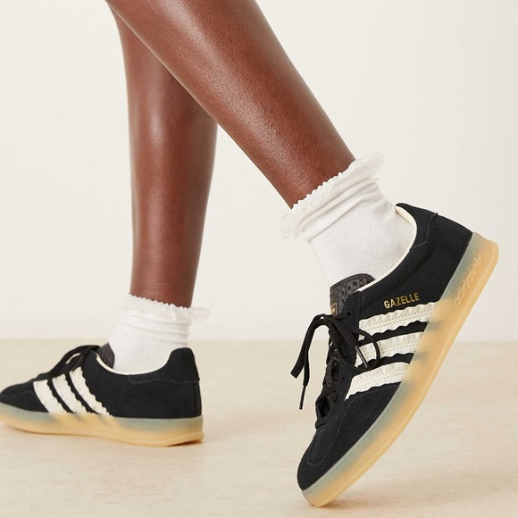 NWT Adidas Samba Ruffle Stripes Sneakers - Picture 1 of 15